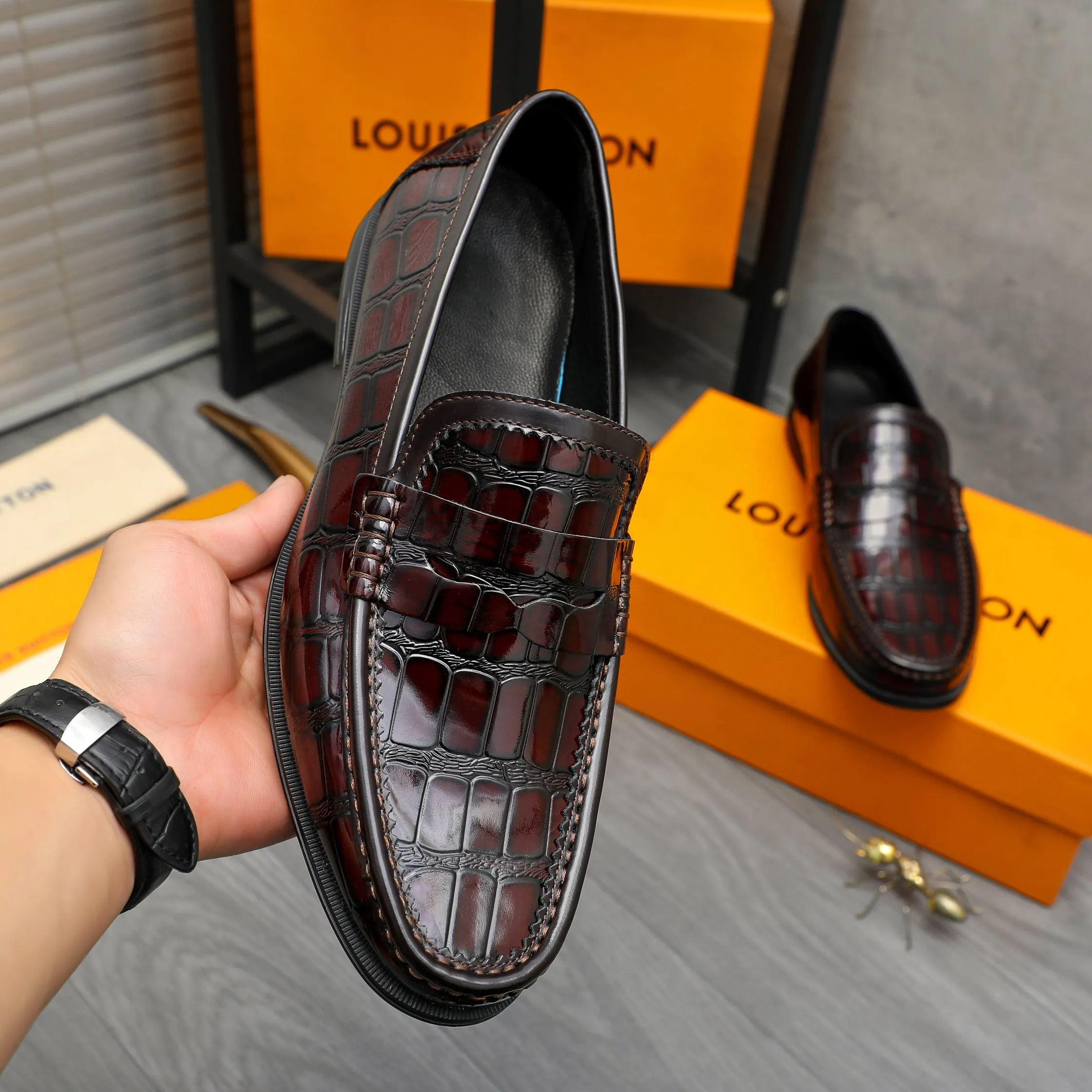 Men's shoes 💰p442 Product trademark: LV (Louis Vuitton) business slip-on leather shoes. Regular size: 38-46 (45.46 is custom-made and non-refundable) Product material: Selected high-quality stone grain cowhide upper, cowhide lining, rubber outsole